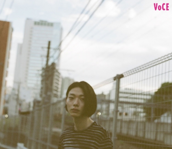 若手音楽シーンを自在に泳ぎ、新たなドラマー像を描く大井一彌の素顔に迫る(DATS/yahyel)【VOCE♡YOU】Vol.4