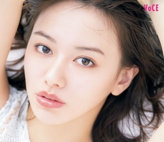 今もっとも注目の女優【山本舞香】の魅力を全解剖!【写真集「サニー/ムーン」発売】