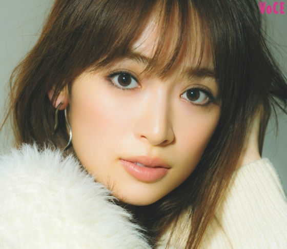 【泉 里香】ベストコスメでベストメイク|【マットなベージュピンク】でおしゃれ顔