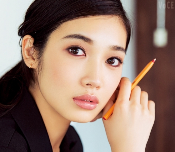 美人OLメイク術♡クライアントとの大事な会議に“遠目に映えるメリハリ顔”