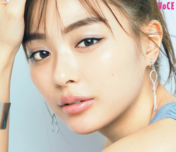 「パーリーブルーシャドウ」で白肌印象UP!|Dior・アンプリチュード