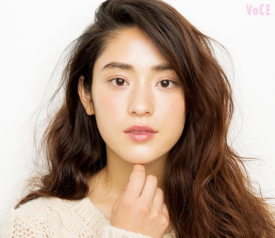 ハイライトで“色っぽ肌”になる プロの技を紹介!