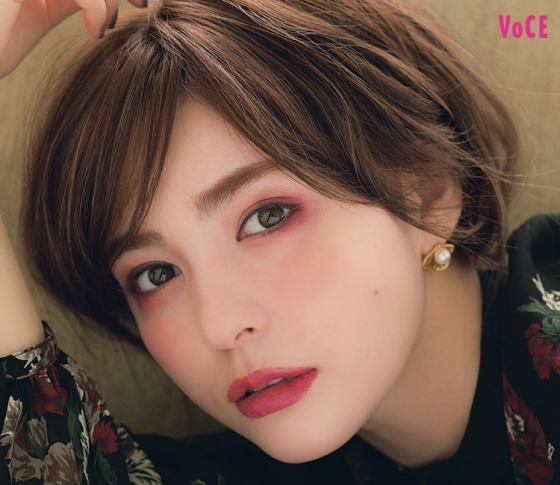 【色薄肌さんの挑戦ブラウン】赤茶の縦グラデ×縦チークでつくる”クラッシック美女”