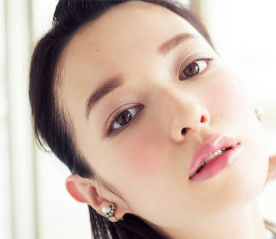 イガリさん流モテメイク“ぶさぶさ眉”で愛され顔に