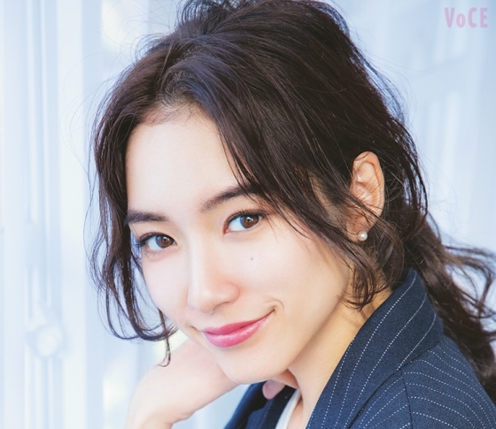 簡単&おしゃれな1本結びをマスター!オフィス美人になれるヘアのお作法とは?