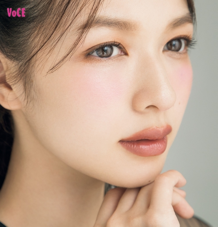 大人の透明感メイクは【上唇】【まつげ&下まぶた】【秘密の三角ゾーン】!