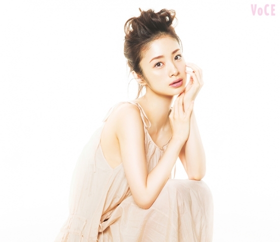 上戸 彩インタビュー、30代になってどう?「甘えるし、甘えさせられる」