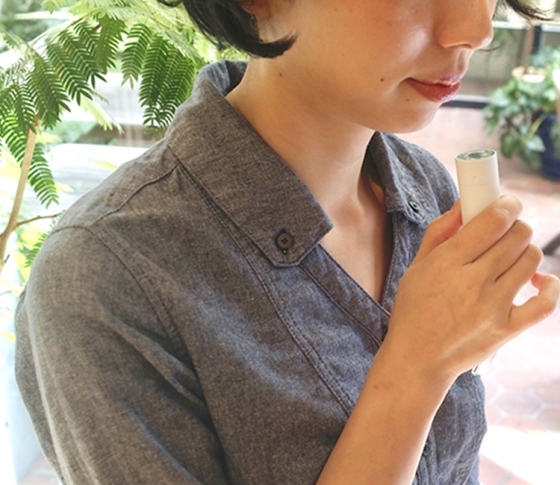 まるで常備薬!「気分」を持ち歩くアロマスティック登場