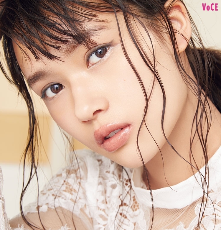 ジバンシイの【透けグレー】パレットで、今っぽい顔に【メドウズ舞良】3LOOK