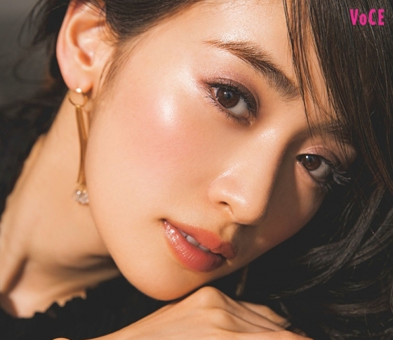 ちょうどいい”色っぽ”メイクは、指で塗るグラデアイ!【千吉良恵子さんの愛され顔のつくり方】