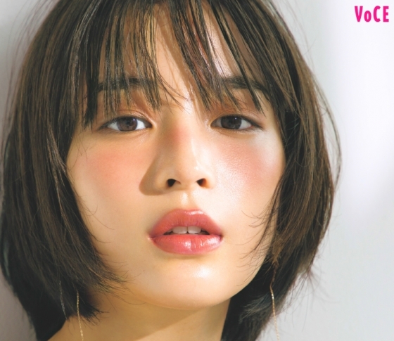 河北裕介おすすめ!広瀬すずが着るレトロな花柄にあわせたのは〇〇チーク