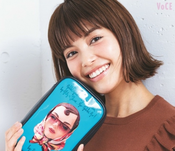 VOCE専属モデル・垣内彩未の私物コスメポーチを大公開♡