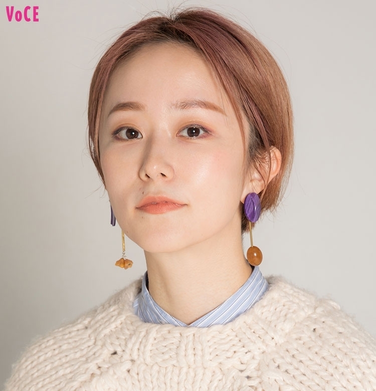 【VOCEエディターの1週間メイク着まわし】鏡裕子 DAY2「スタジオにこもる撮影DAYはキレイ色で気分をアゲて」