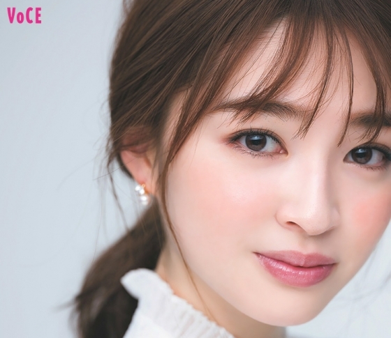 【ピンクチークが苦手な人は!】全方位好印象の「なじみコーラル」で優しげ美人に♡【アラサーのチーク事情】