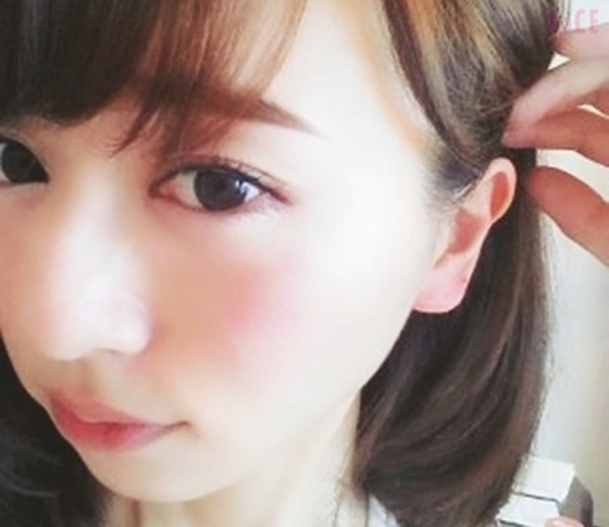 VOCE専属ブロガーの最旬美容「耳チークに夢中!」