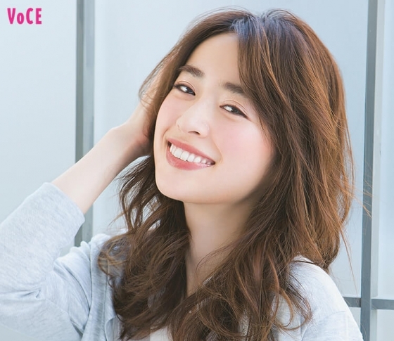 泉里香がお手本♥まとまらない日の簡単ヘアアレンジ【クセも広がりも解決!】