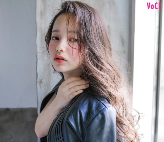 この秋取り入れるなら、肌も髪の毛も透明感アップのヘアカラーが正解!