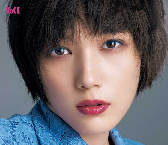 【人気ヘアメイク河北裕介】まつげに“ニュアンスブルー”を潜ませて、ハッとさせる女に【本田翼】