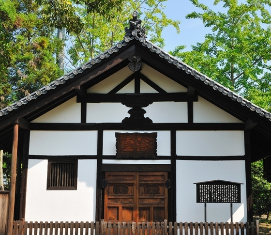 日本最古のお風呂は、ハーブの蒸しサウナ!? 1000年ぶりに浴室(からふろ)が復活