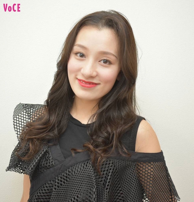 元宝塚歌劇団・花組娘役スター【城妃美伶】愛用コスメ・おうち美容|【VOCE♡宝塚】タカラジェンヌOGのビューティトーク