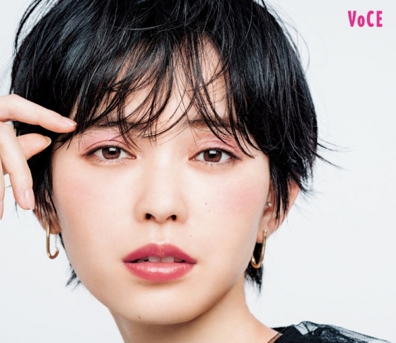 【透けピンクシャドウ】下にマットブラウンを仕込んで、いい意味での「オトナ見え」【CHICCA、CHANEL…】