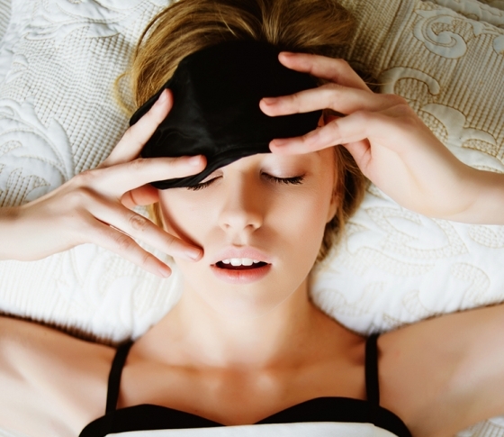 眠りが浅い、日中眠い、暑くて眠れない……不眠の原因&解決法