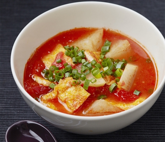 疲れたカラダにしみる♡超簡単トマト&だしのコクうまスープ