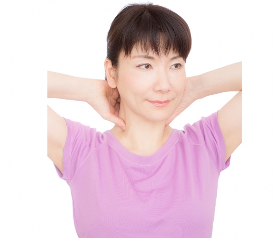 うっかり飲み過ぎた晩にやるべきこと&
翌日の“むくみデカ顔”を防ぐ方法は?【ビューティQ&A】