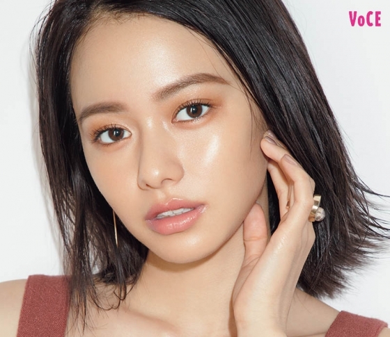 ポイントレスが今っぽさの秘訣【山本舞香】オレンジワントーンの春顔へ!