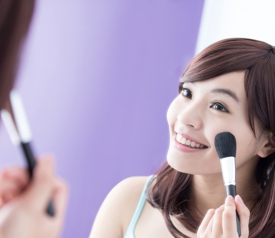 まるでスッピンみたい!? ”ニセ素肌”的お直しテクニック