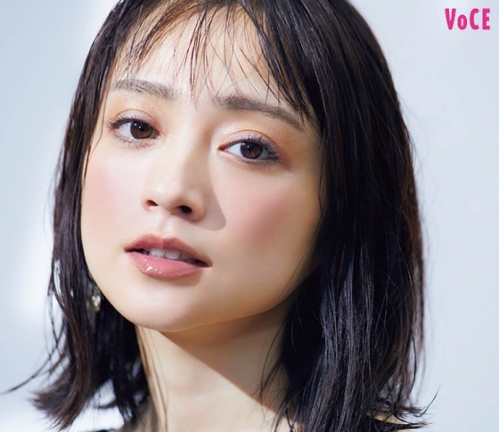 【安達祐実×秋新色】今季の【グレー】はマストハブ!|失敗しない大人のシャレ顔テク!