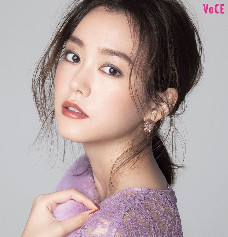 【桐谷美玲】ホリデーシーズンは“くすみ盛り”美女に!|シャネル、NARS