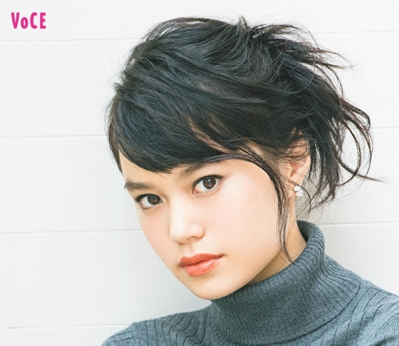 【ゴム1本ヘアアレンジ】タートルネックを着た日のヘアアレンジの正解は……高めゆるアップ♡