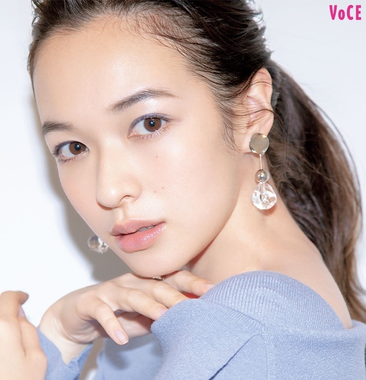 【林由香里さん】2020春のブルーはあえてコンサバで透明感UP!