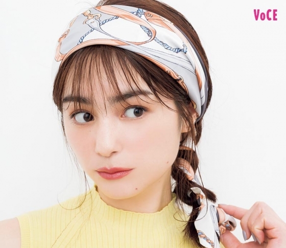 小物使いで小顔見せ!ロング&ミディアムのための簡単ヘアアレンジ