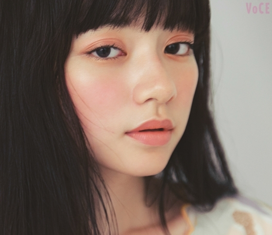 ちょっとほてったサンゴ色♡人気ヘアメイク中山友恵さんが私的ベスコスで、イマドキ顔メイク