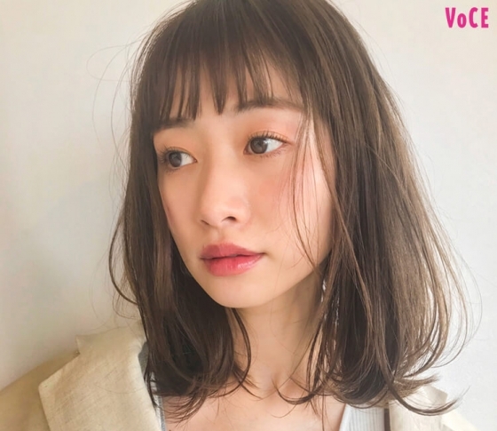 梅雨の時期でも「ピュアウォーミーカラー」なら、透明感とツヤ感をキープ!