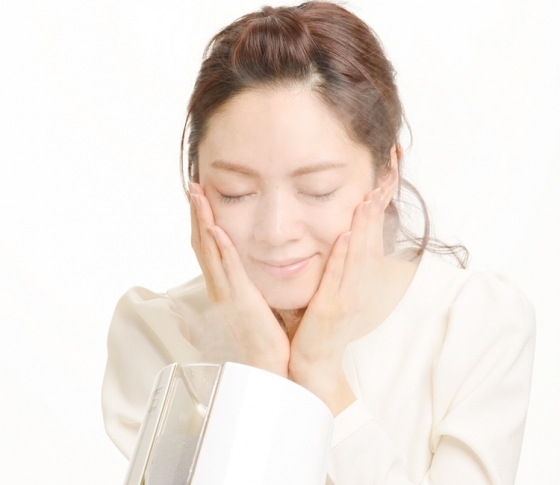 美顔器でのスチームケアは、メイク前ではなくクレンジング時に【ビューティQ&A】