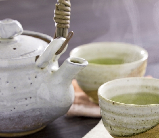 ただ飲むだけじゃもったいない!美容にも効く緑茶の効能