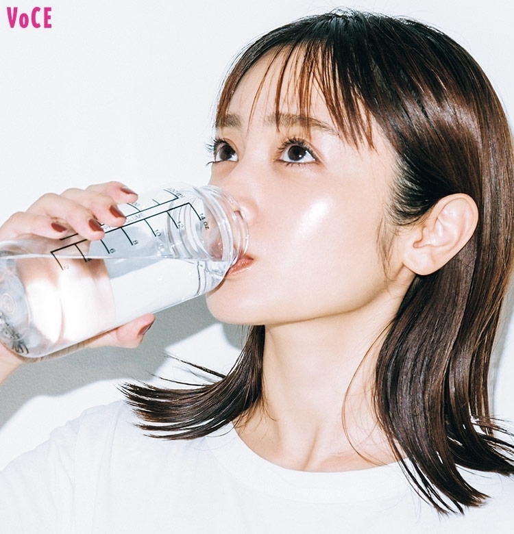 【安達祐実の生活ルール①】水を飲んだら……肌荒れが改善!?