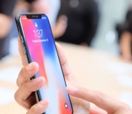 【iPhone Xと8 Plus】新型iPhoneは、一体どっちが“買い”なのか
