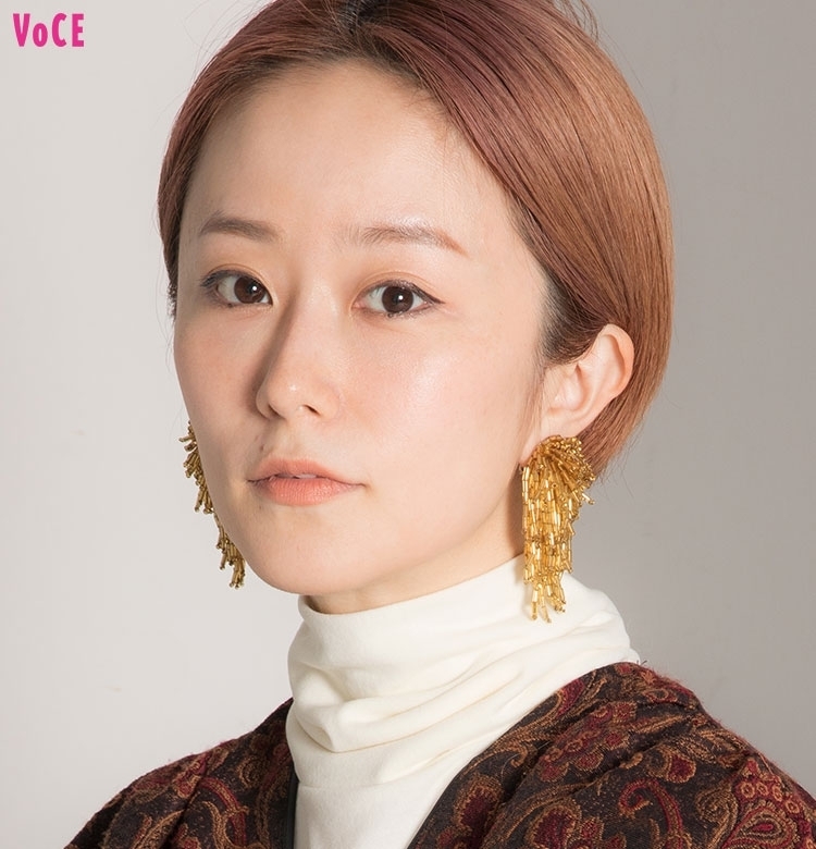 【VOCEエディターの1週間メイク着まわし】鏡裕子 DAY3「個性的なワンピと好相性なエスニックメイク」