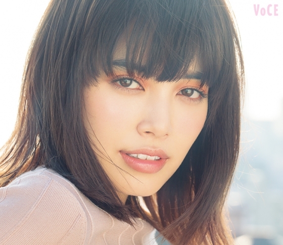 インスタでも大人気♡ モデル垣内彩未が選んだ、毎日使える春新色は?