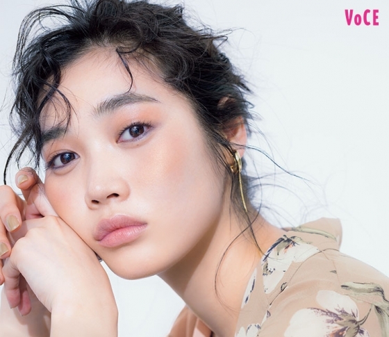 人気ヘアメイク林由香里さんが伝授! 小顔に見せる【チークの入れ方】
