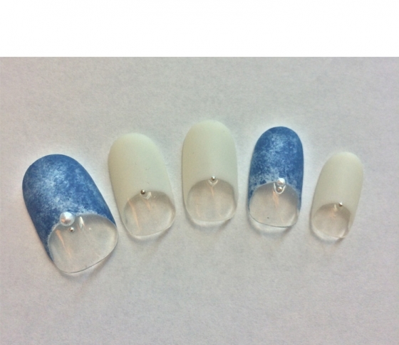 人気サロン発! 指先に涼を呼ぶ「White Nail」