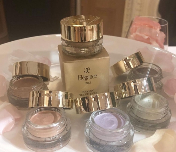 【2019年春新色 elegance】ジュレから生まれた新感触! ぷるんとみずみずしくうるむ♡ エレガンスの春新色に単色アイシャドウが仲間入り