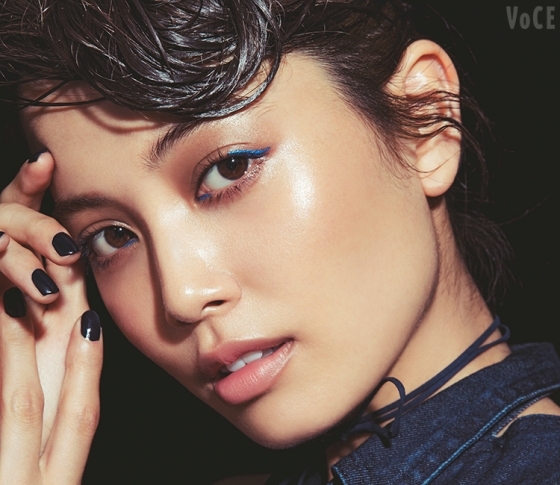 ブルーを使いこなし!人気ヘアメイク菊地美香子さんが私的ベスコスで、イマドキ顔メイク♡