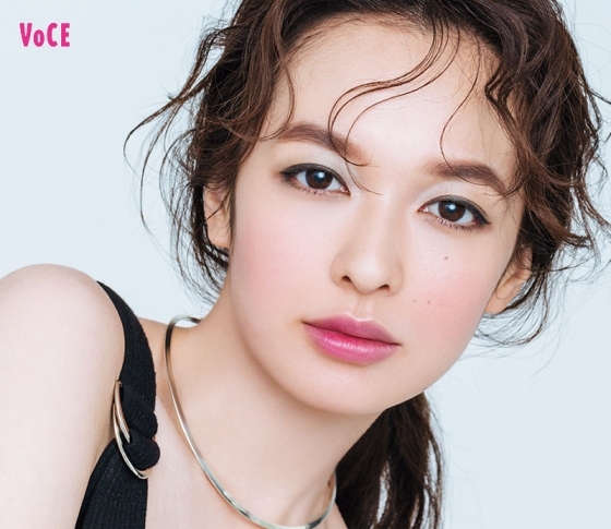 CHANELの新作モノクロパレットで秋メイク!【林由香里厳選スターコスメ】