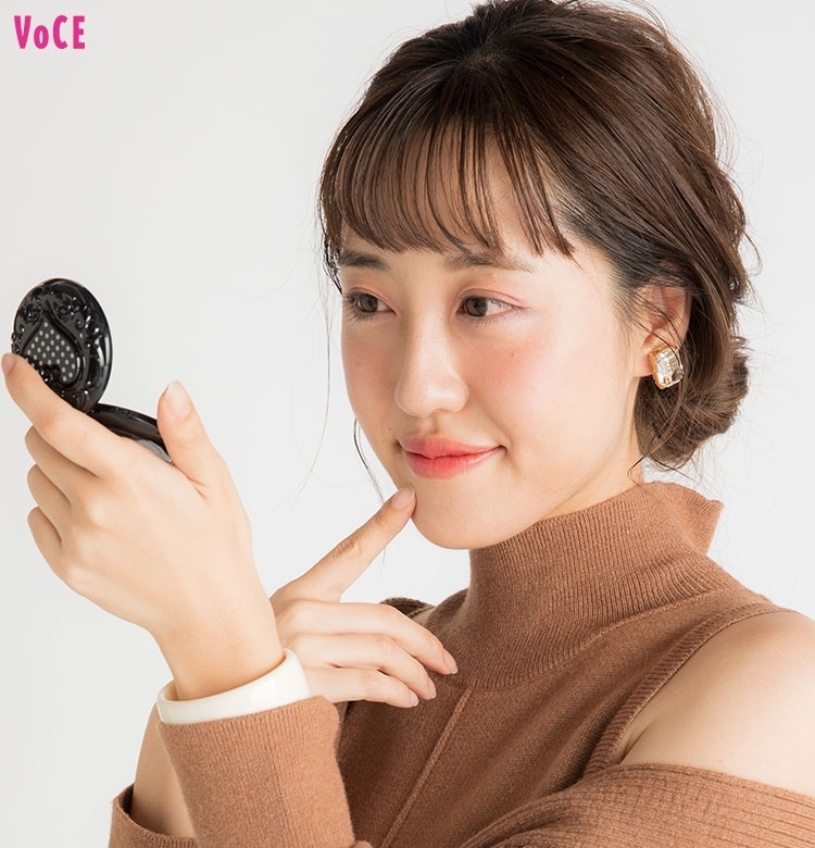 【VOCEエディターの1週間メイク着まわし】河津美咲 DAY3「チークが主役の可愛げ増し増しメイク」