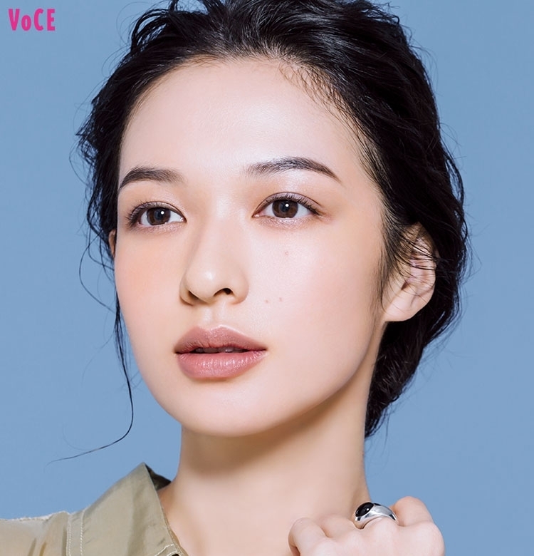 林由香里さんの【春新色】のラベンダー×ブラウンで今すぐトレンド顔!|THREE、RMK他